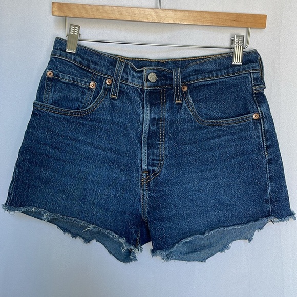 Levi’s 501 Original Button Fly Denim Shorts Size 27 Dark Wash Button Fly Raw Hem - Picture 2 of 13